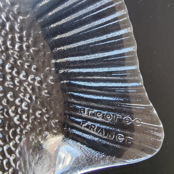 2 vintage Arcoroc Fish Shape glass dinner plates | 1980s - Picture 3 of 10